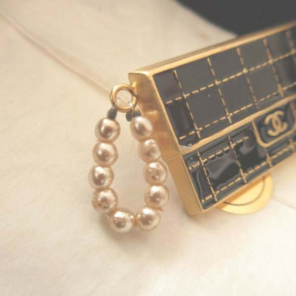 CHANEL Authentic Black Logo Brooch - Picture 5 of 6